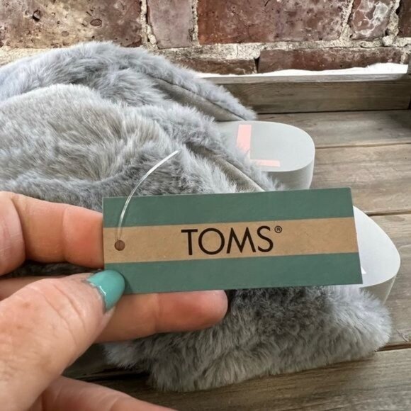 NIB TOMS Women's Susie Eva Slides Gray Faux Fur Fuzzy Cozy Slippers - Picture 6 of 9